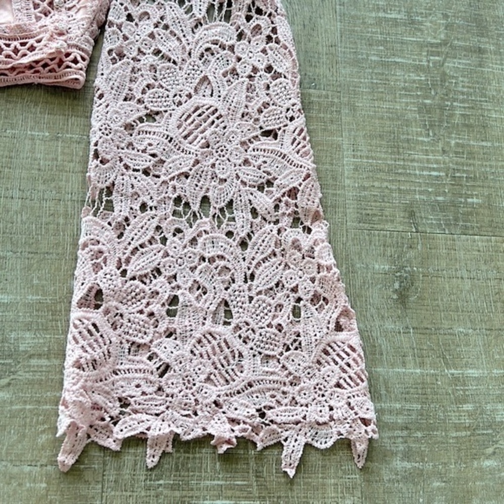 Boohoo Flare Sleeve Plunge Lace Crochet Crop Top size 8 - Picture 5 of 6